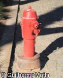 Hidrante vermelho em ferro fundido